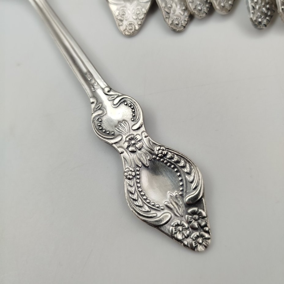 Нет фото.Набор из 10-ти столовых ложек, украшенных растительным декором