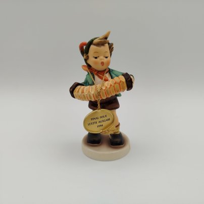 Статуэтка "Мальчик с аккордеоном" ("Accordion Boy"), автор М. Й. Хуммель, бисквит, роспись, Goebel, Goebel
