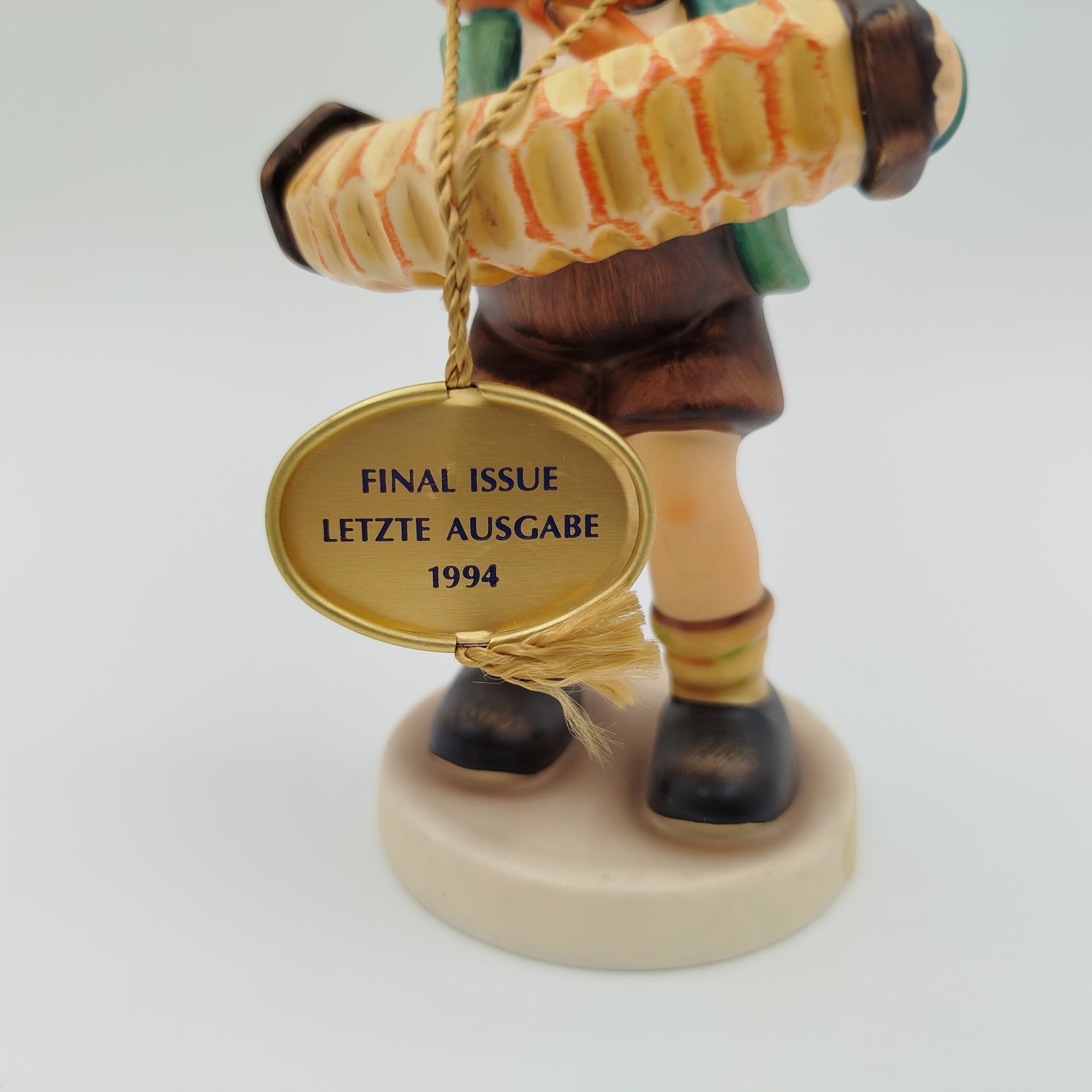 Статуэтка "Мальчик с аккордеоном" ("Accordion Boy"), автор М. Й. Хуммель, бисквит, роспись, Goebel, Goebel