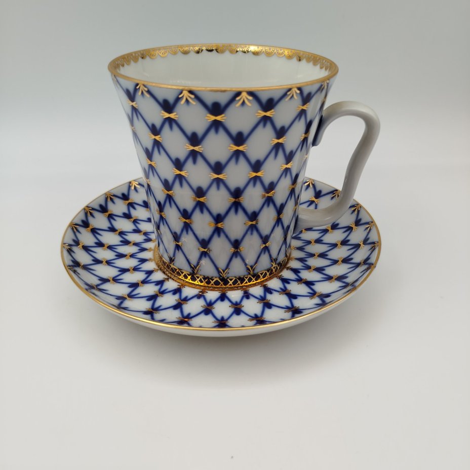 Бокал чайный "Кобальтовая сетка" (форма "Ленинградский"), автор рисунка А.А. Яцкевич, фарфор, деколь, золочение, Ленинградский фарфоровый завод (ЛФЗ), Российская Федерация, 1992-2001 гг.