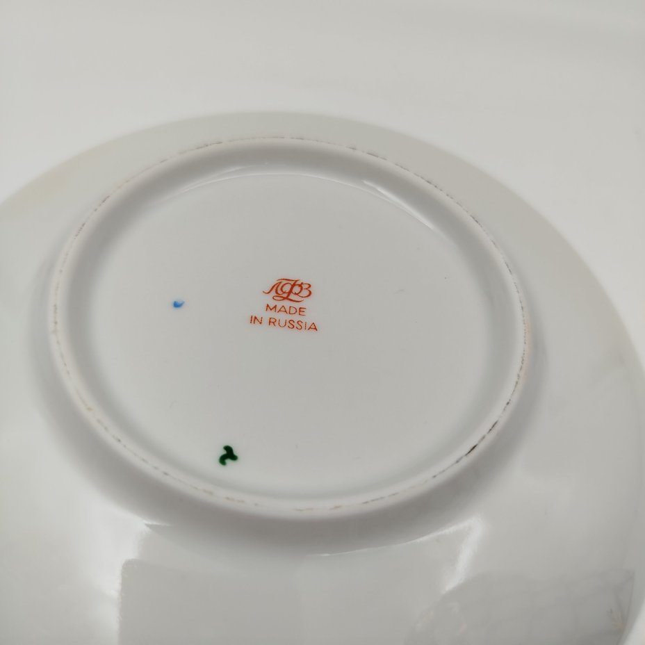 Бокал чайный "Кобальтовая сетка" (форма "Ленинградский"), автор рисунка А.А. Яцкевич, фарфор, деколь, золочение, Ленинградский фарфоровый завод (ЛФЗ), Российская Федерация, 1992-2001 гг.