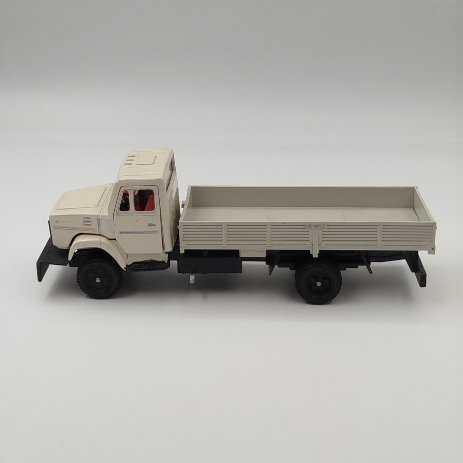 Модель автомобиля "ЗИЛ-131"