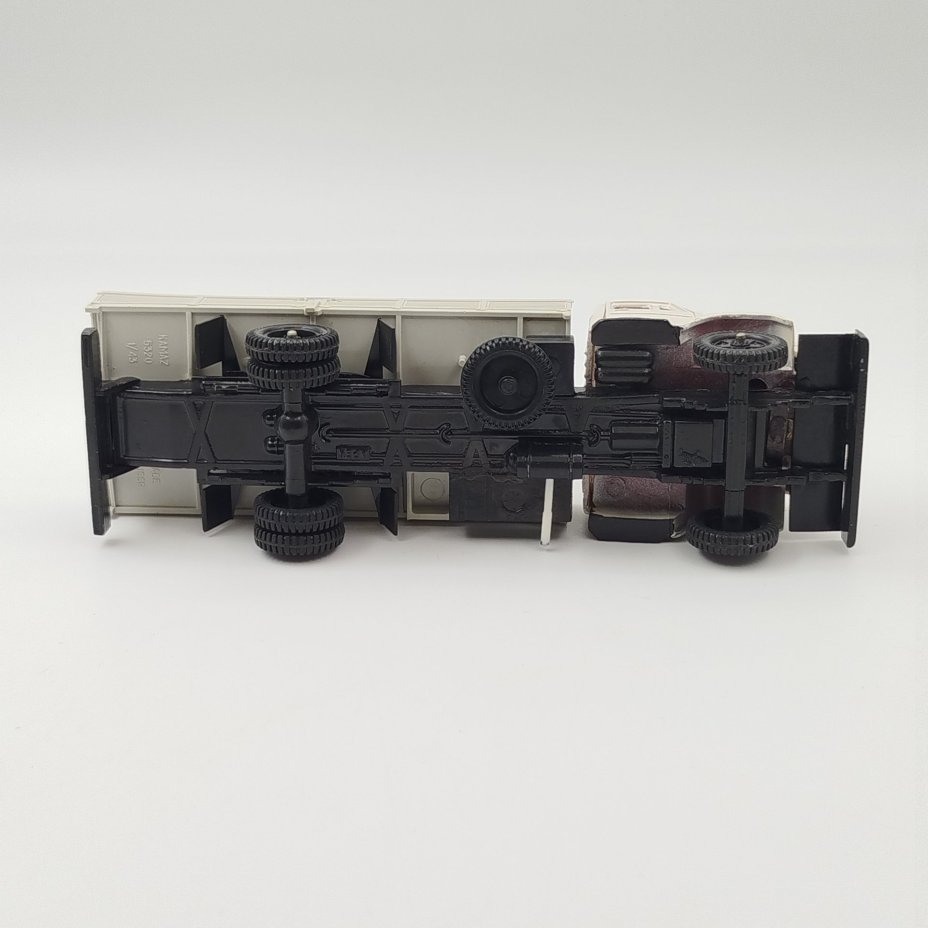 Модель автомобиля "ЗИЛ-131"