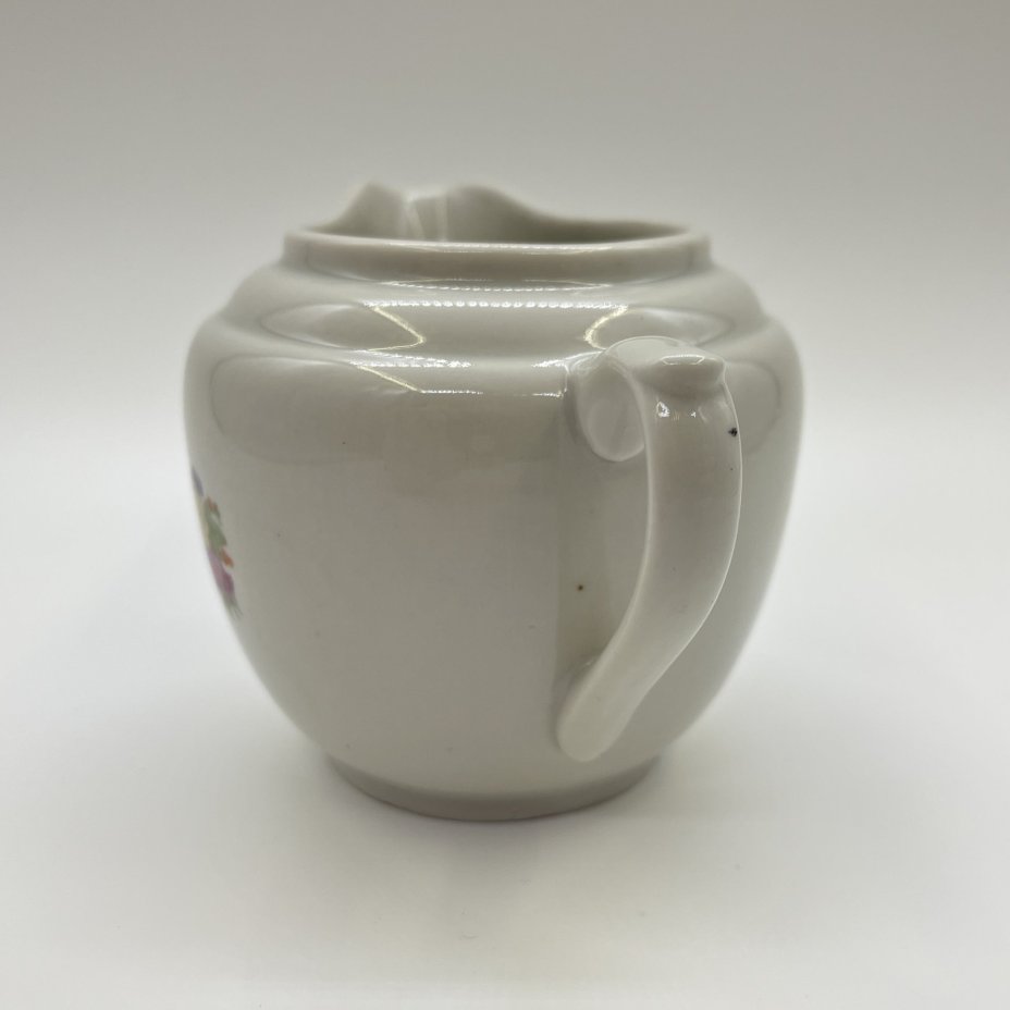 Молочник, украшенный цветочным декором, фарфор, деколь, Дмитровский фарфоровый завод (ДФЗ Вербилки), СССР, 1953-1965 гг.