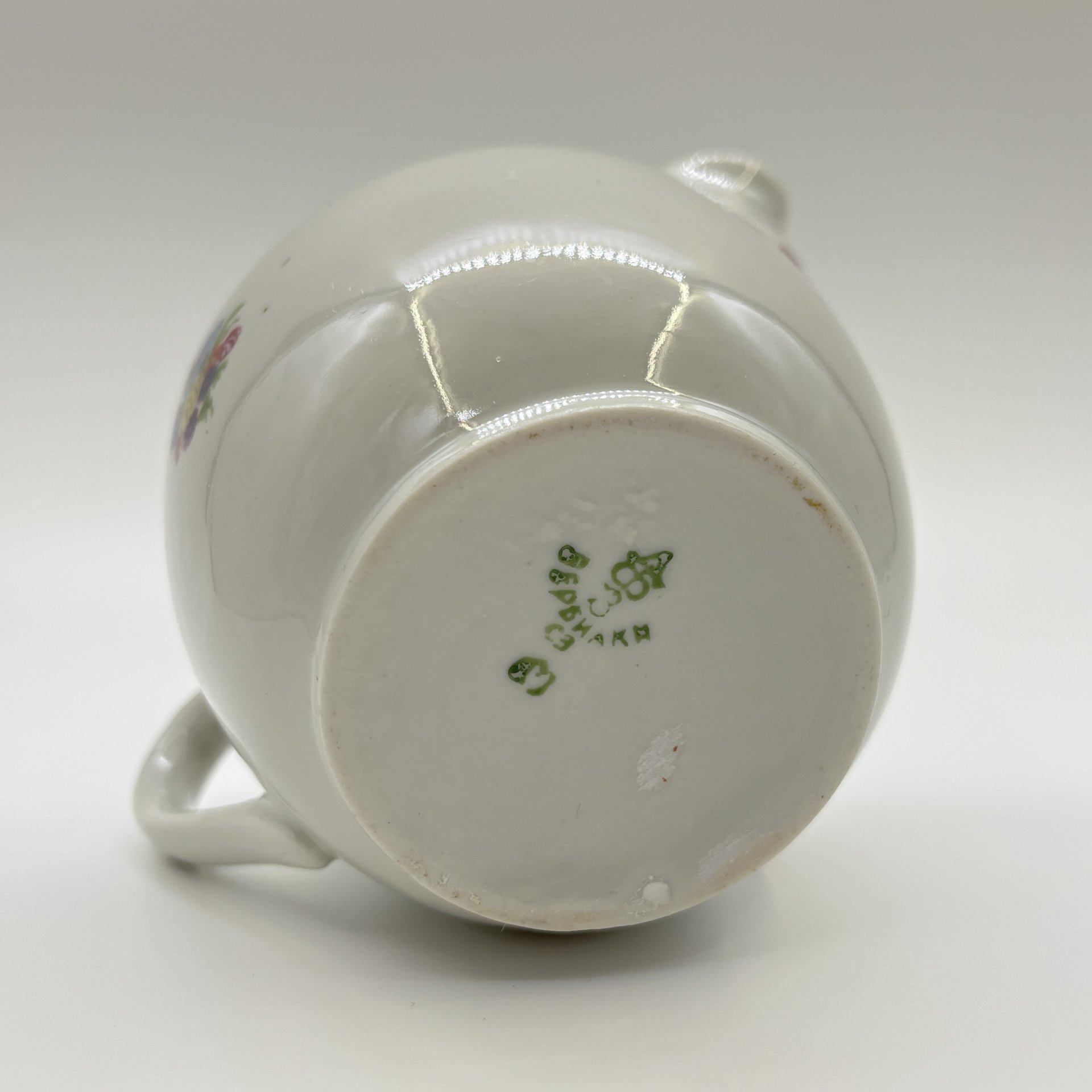 Молочник, украшенный цветочным декором, фарфор, деколь, Дмитровский фарфоровый завод (ДФЗ Вербилки), СССР, 1953-1965 гг.