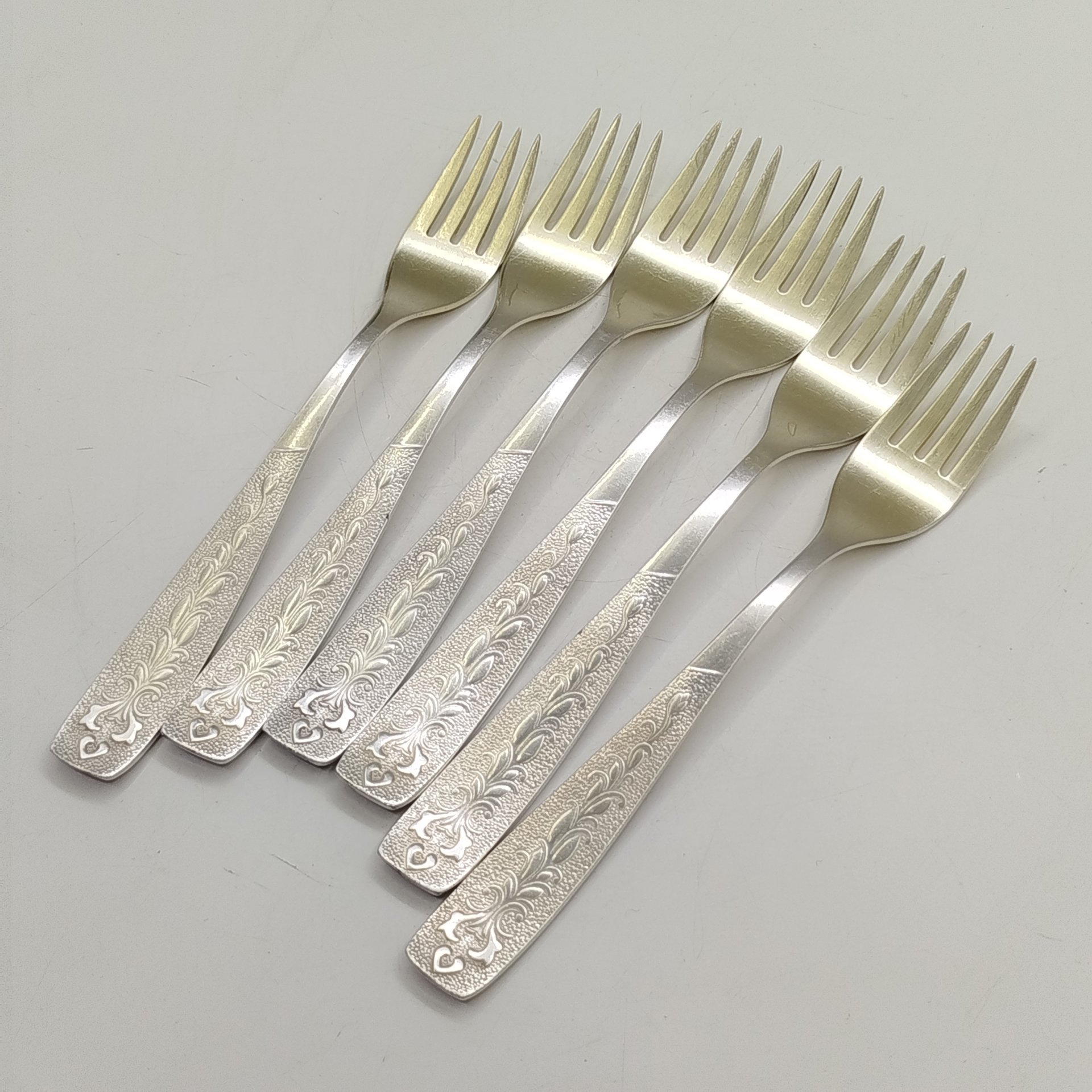 Набор из шести столовых вилок «Хмель», мНЦ (медь-никель-цинк), Завод «Проминь», СССР, 1960-1990 гг.