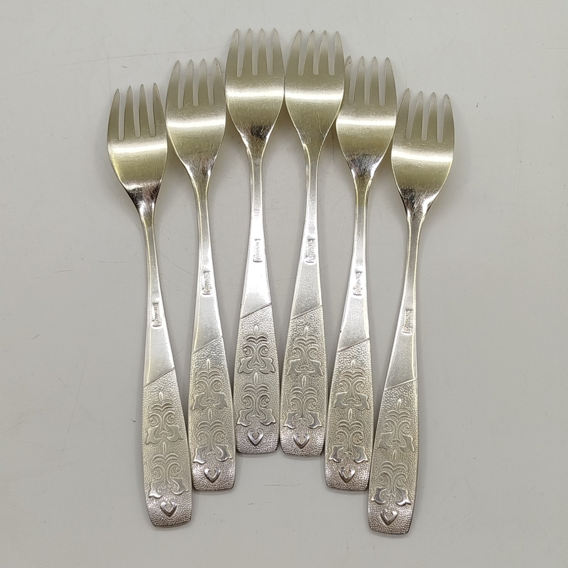 Набор из шести столовых вилок «Хмель», мНЦ (медь-никель-цинк), Завод «Проминь», СССР, 1960-1990 гг.