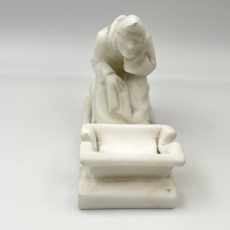 Пепельница "Старуха у разбитого корыта", искусственный камень