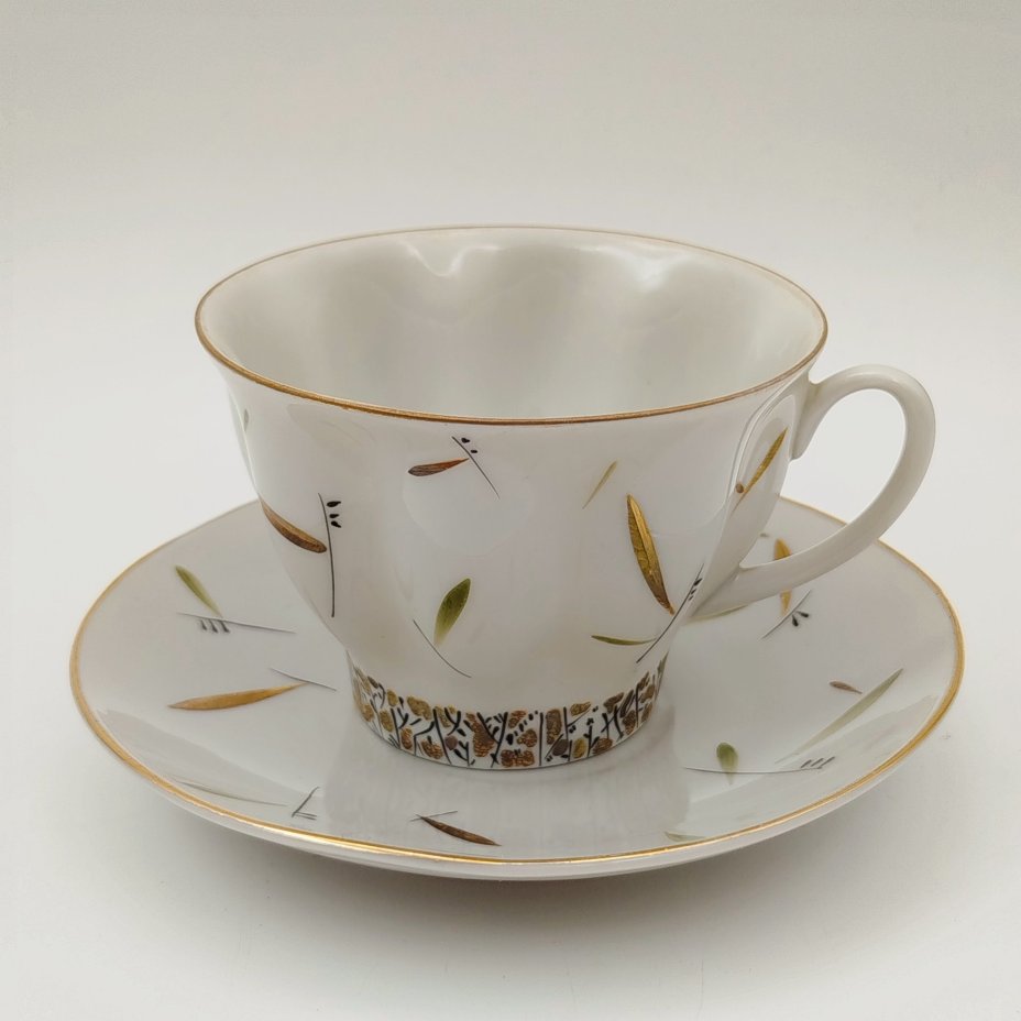 [Редкая роспись] Пара чайная с декором в виде лепестков, форма "Волна" (автор формы Э.М. Криммер), фарфор, роспись, золочение, Ленинградский фарфоровый завод (ЛФЗ), СССР, 1960-1970 гг.