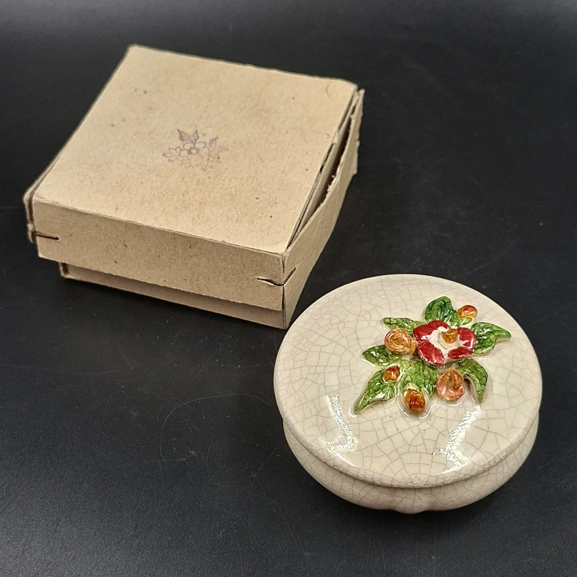 Шкатулка с цветочным декором и эффектом кракле, в коробке, керамика, роспись, картон, Европа, 1990-2010 гг.