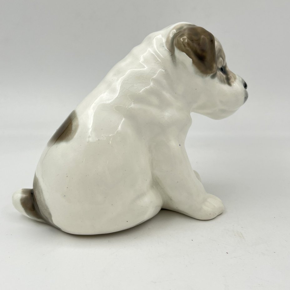 Статуэтка "Щенок", скульптор Е.М. Гуревич, фаянс, роспись, Конаковский фаянсовый завод им. М.И. Калинина (ЗиК Конаково), СССР, 1952-1958 гг.