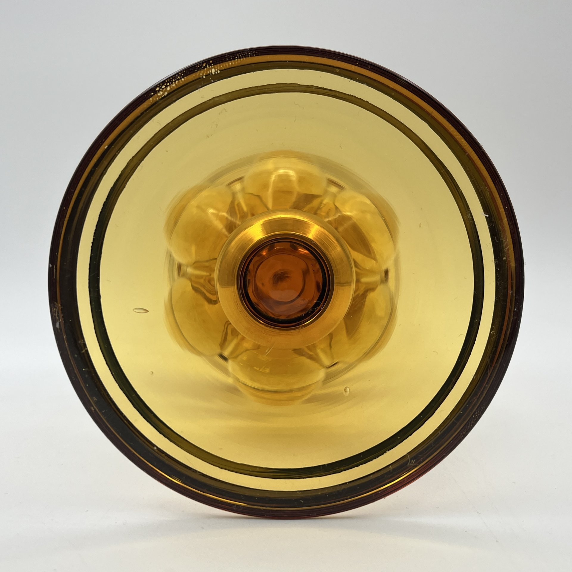 Ваза в виде кубка