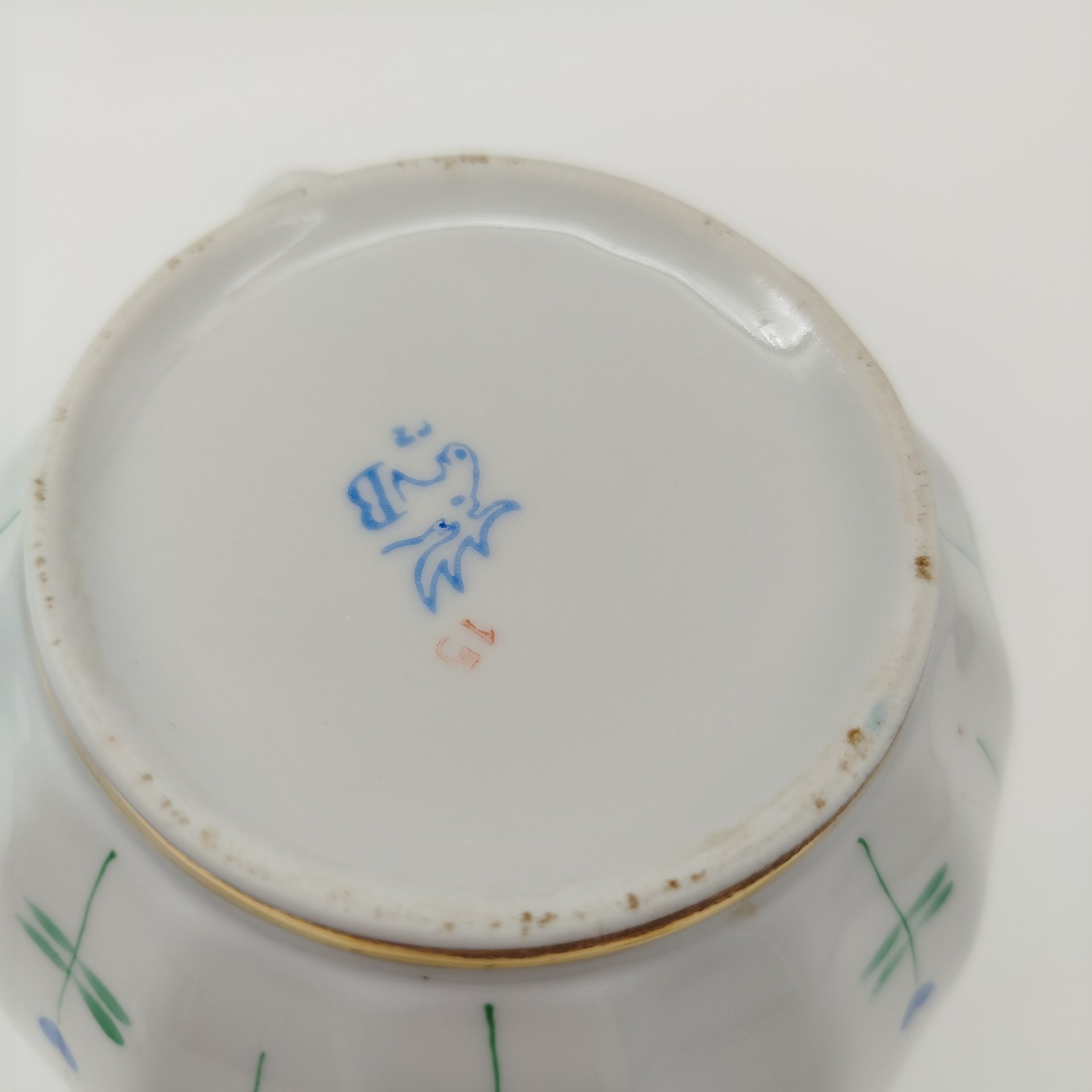 Чайник с цветочным декором, форма "Ампир", фарфор, роспись, золочение, Дмитровский фарфоровый завод (ДФЗ Вербилки), СССР, 1965-1991 гг.