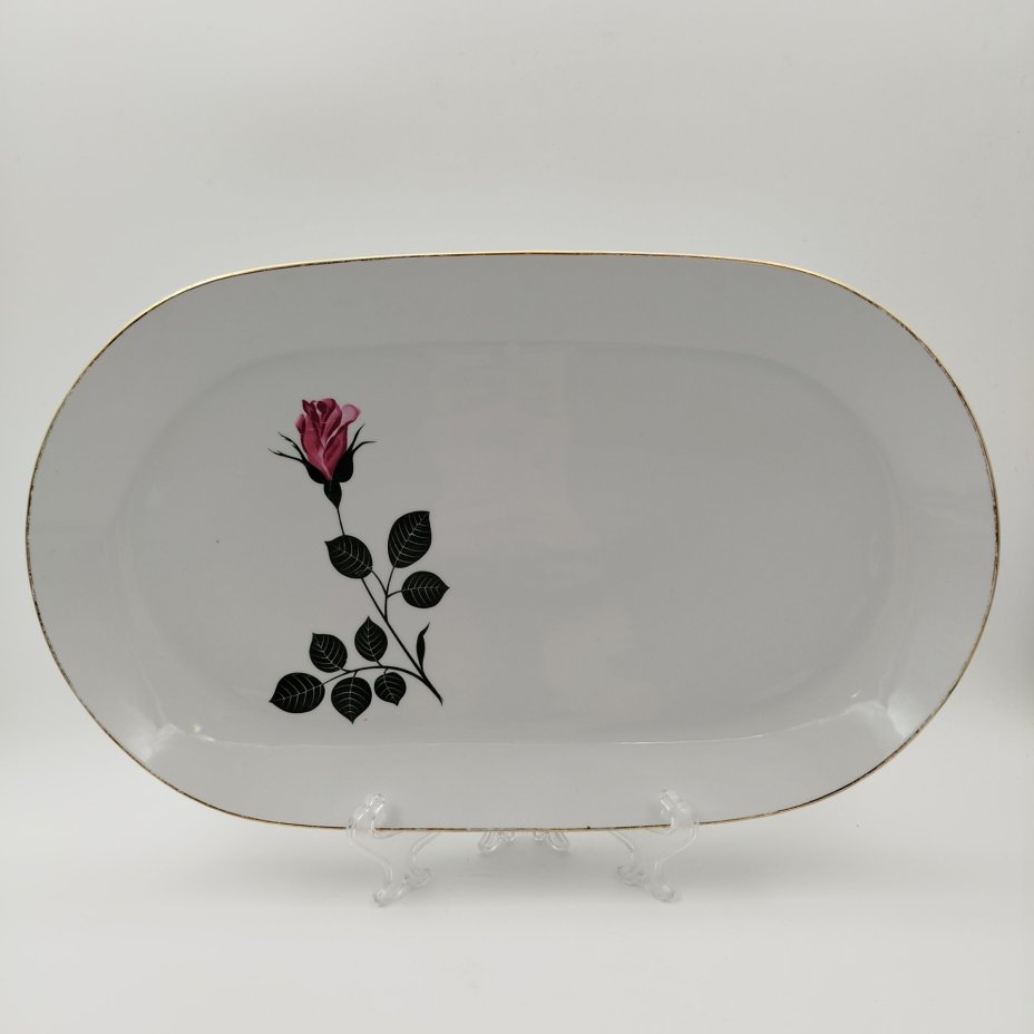 Блюдо вытянутой формы с изображением розы, фарфор, деколь, золочение, Kahla, ГДР, 1968-1987 гг.