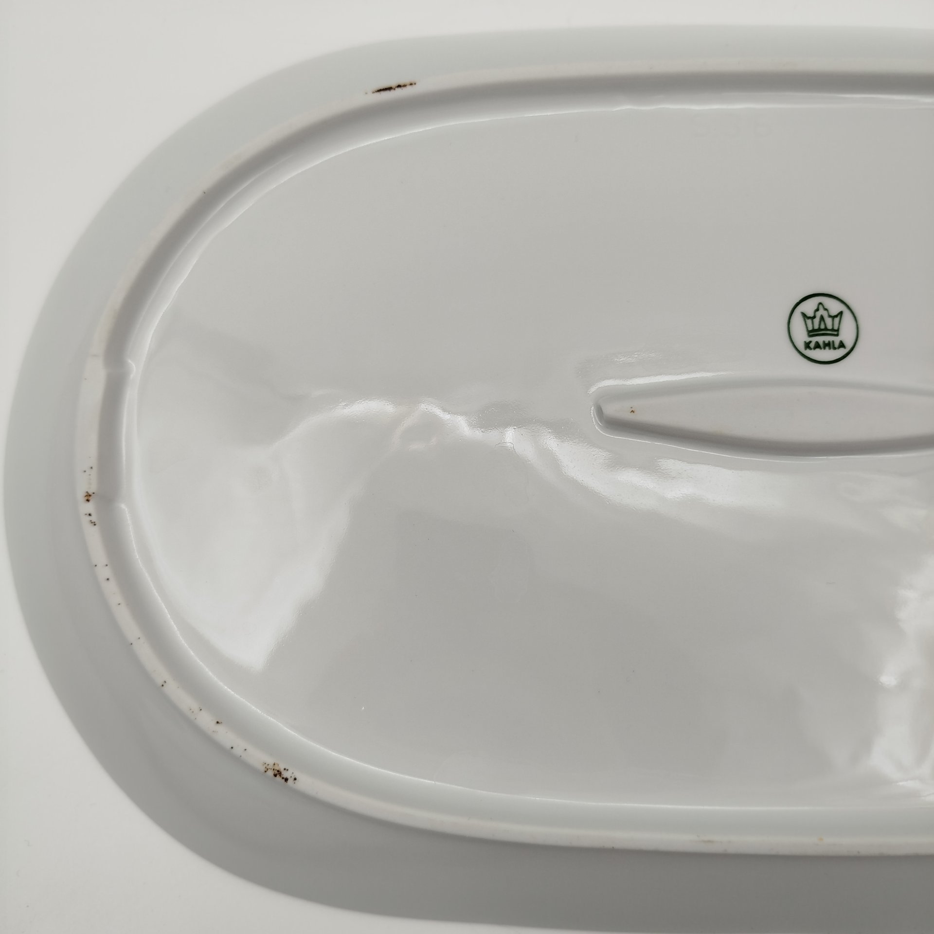 Блюдо вытянутой формы с изображением розы, фарфор, деколь, золочение, Kahla, ГДР, 1968-1987 гг.