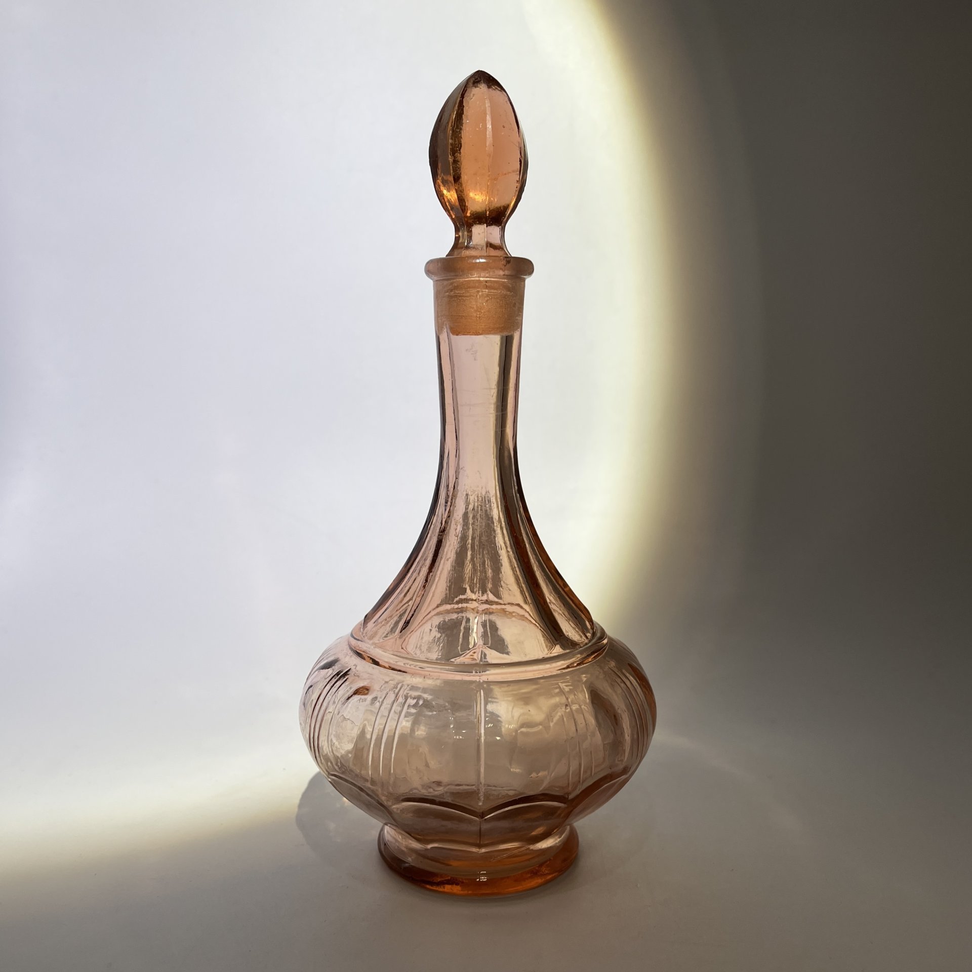 Миниатюрный штоф (флакон) розового оттенка, стекло, СССР, 1970-1990 гг.