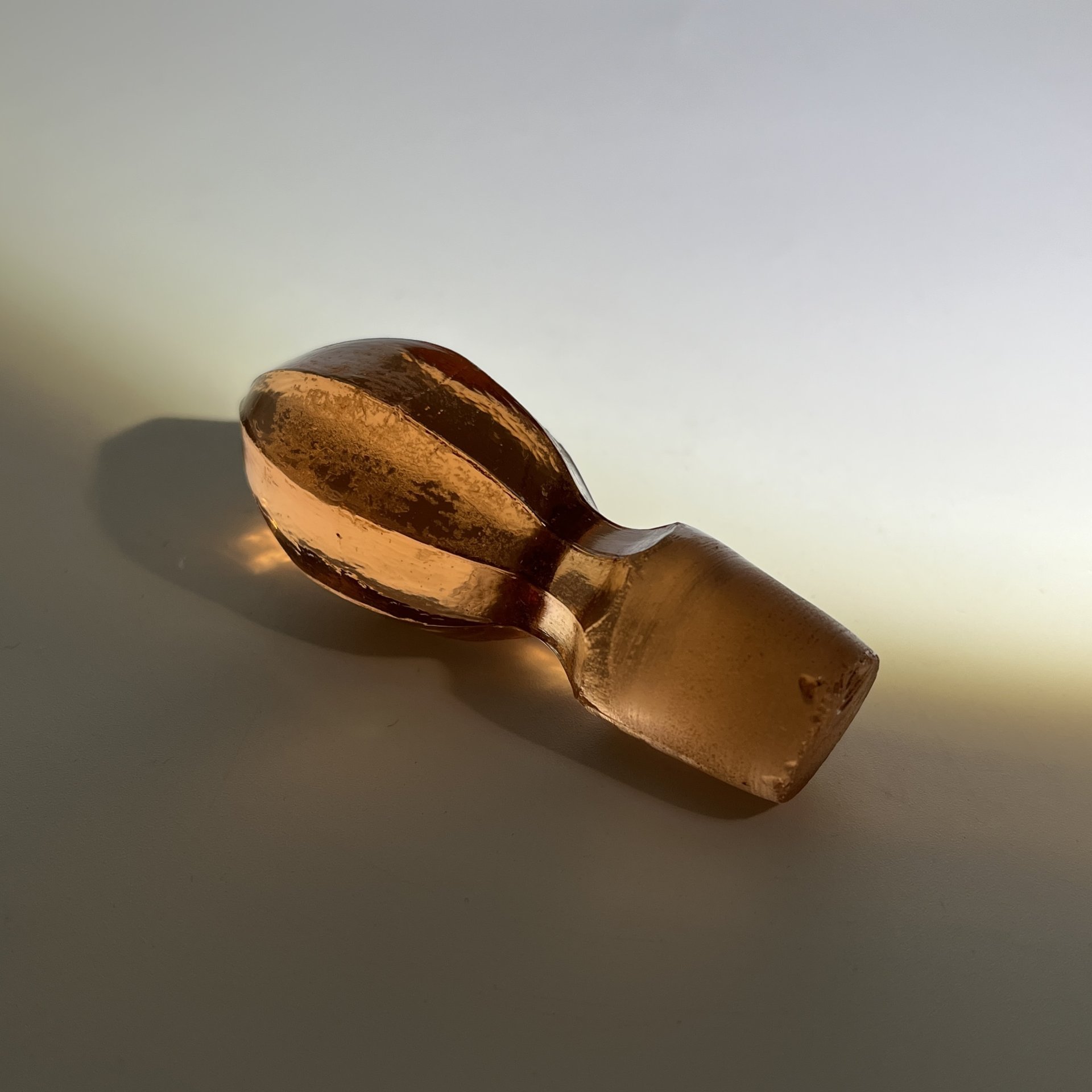 Миниатюрный штоф (флакон) розового оттенка, стекло, СССР, 1970-1990 гг.
