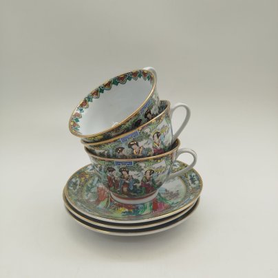 Набор из трех чайных пар, украшенный изображением трех красавиц и цветочным орнаментом на канте, Guangzhou, фарфор, деколь с подрисовкой, золочение, Китай, 1970-1990 гг.