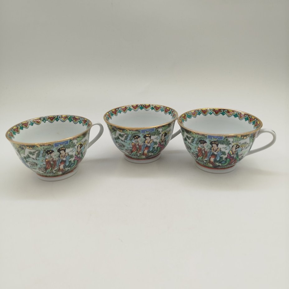 Набор из трех чайных пар, украшенный изображением трех красавиц и цветочным орнаментом на канте, Guangzhou, фарфор, деколь с подрисовкой, золочение, Китай, 1970-1990 гг.