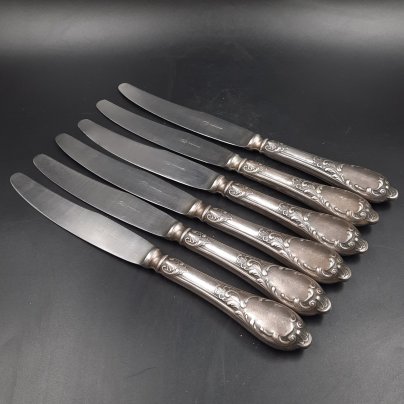 Набор из шести столовых ножей с растительным декором, мНЦ (медь-никель-цинк), сталь, Вольнянский завод столовых приборов им. Шевченко (ЗiШ, ЗиШ), СССР, 1960-1980 гг.