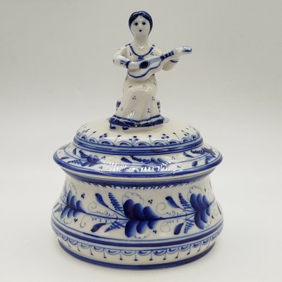 Шкатулка "Гитаристка", автор формы С.М. Симонов, ис. Петрова