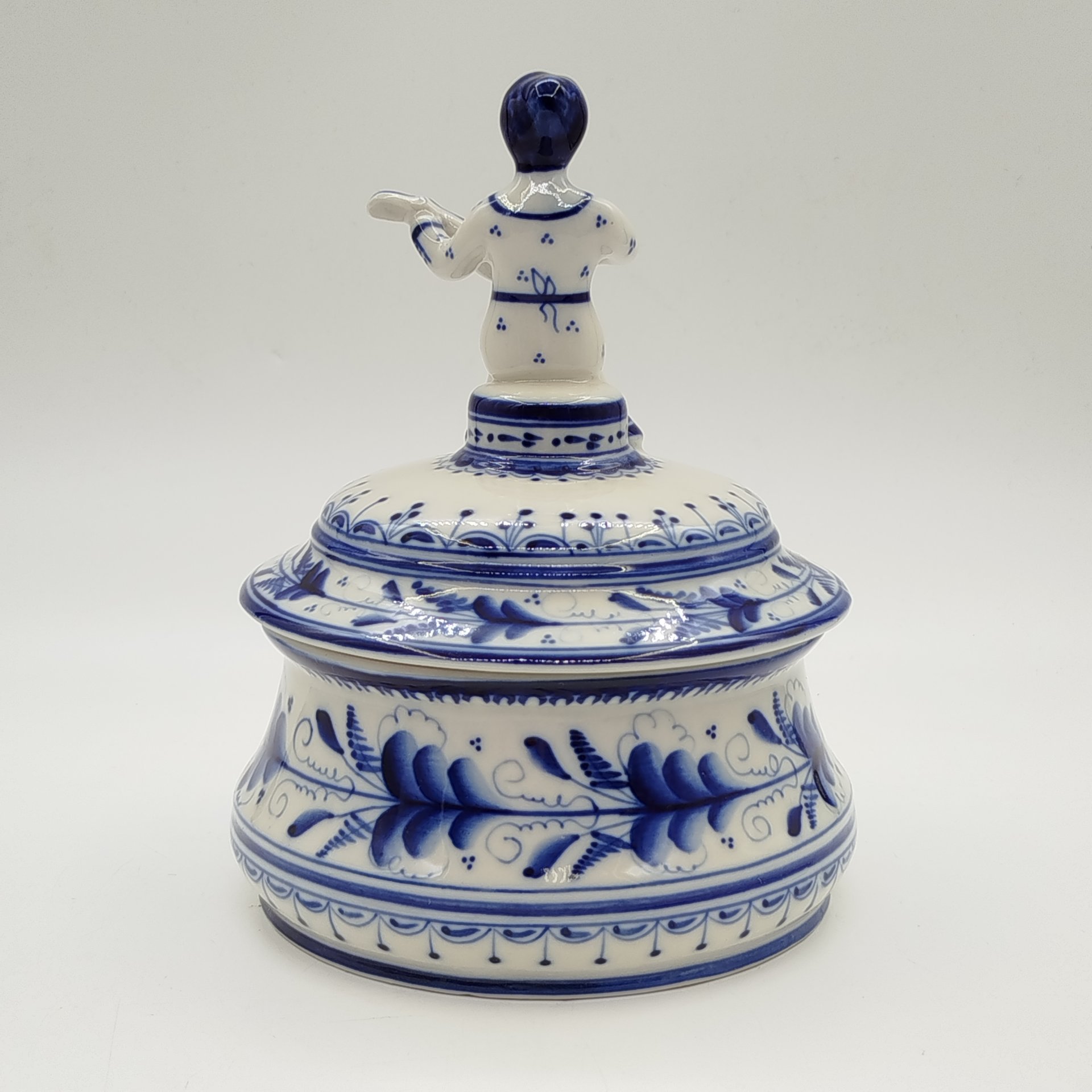 Шкатулка "Гитаристка", автор формы С.М. Симонов, ис. Петрова