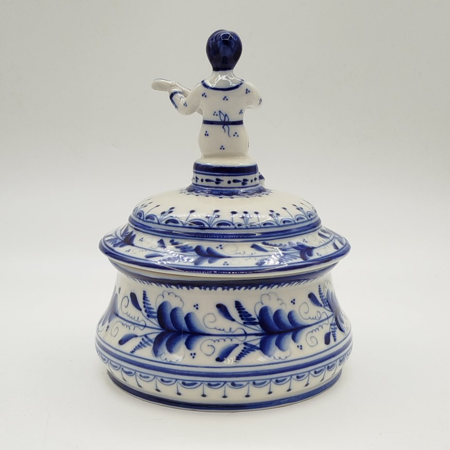 Шкатулка "Гитаристка", автор формы С.М. Симонов, ис. Петрова