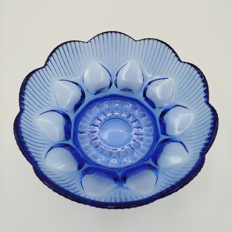 Конфетница синего цвета с рельефным декором, стекло, СССР, 1970-1990 гг.
