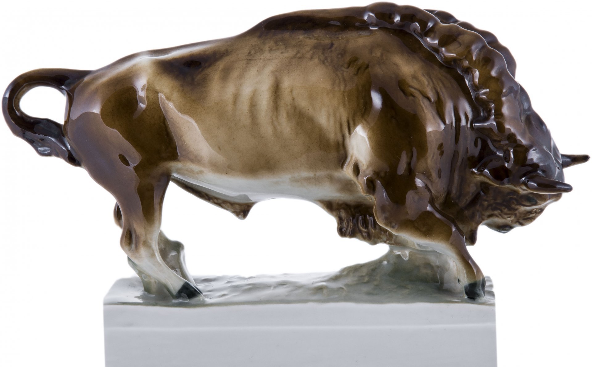 Статуэтка "Зубр", фарфор, роспись, мануфактура "Zsolnay", Венгрия, 1970-1980 гг., Zsolnay