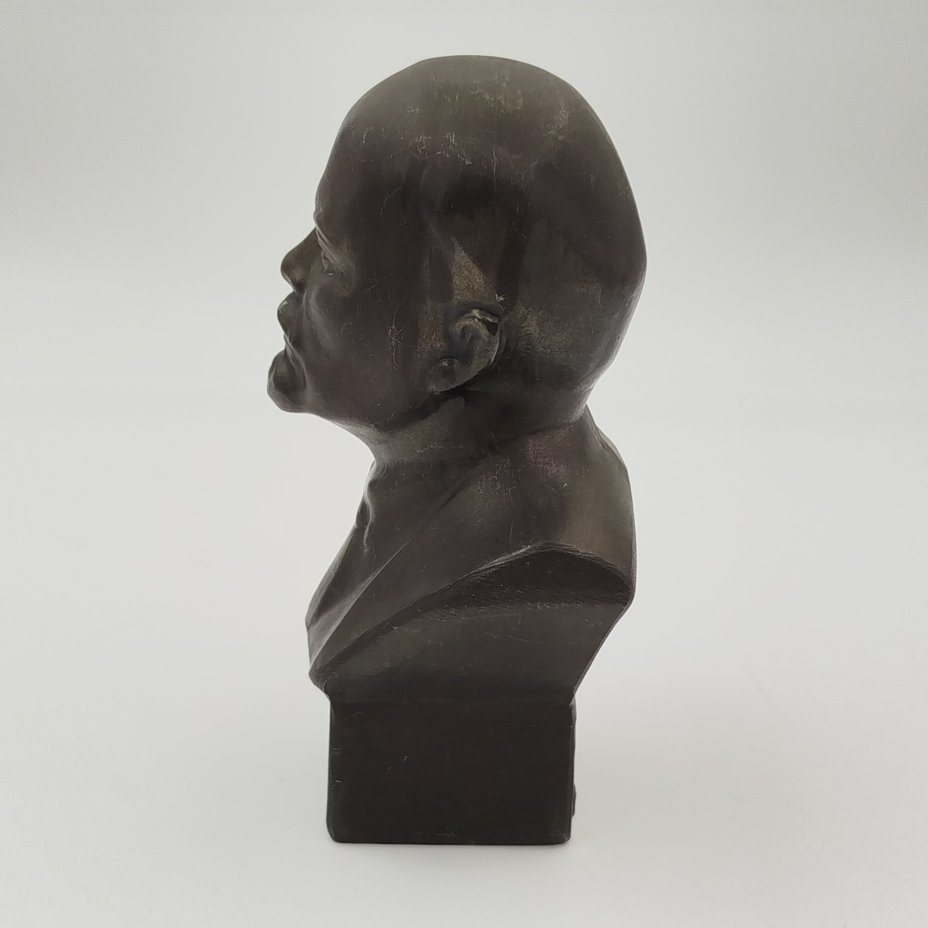 Бюст "В.И. Ленин", автор Геворкян, металл, крашение, Волгоградский опытный завод «Сувенир», СССР, 1960-1980 гг.