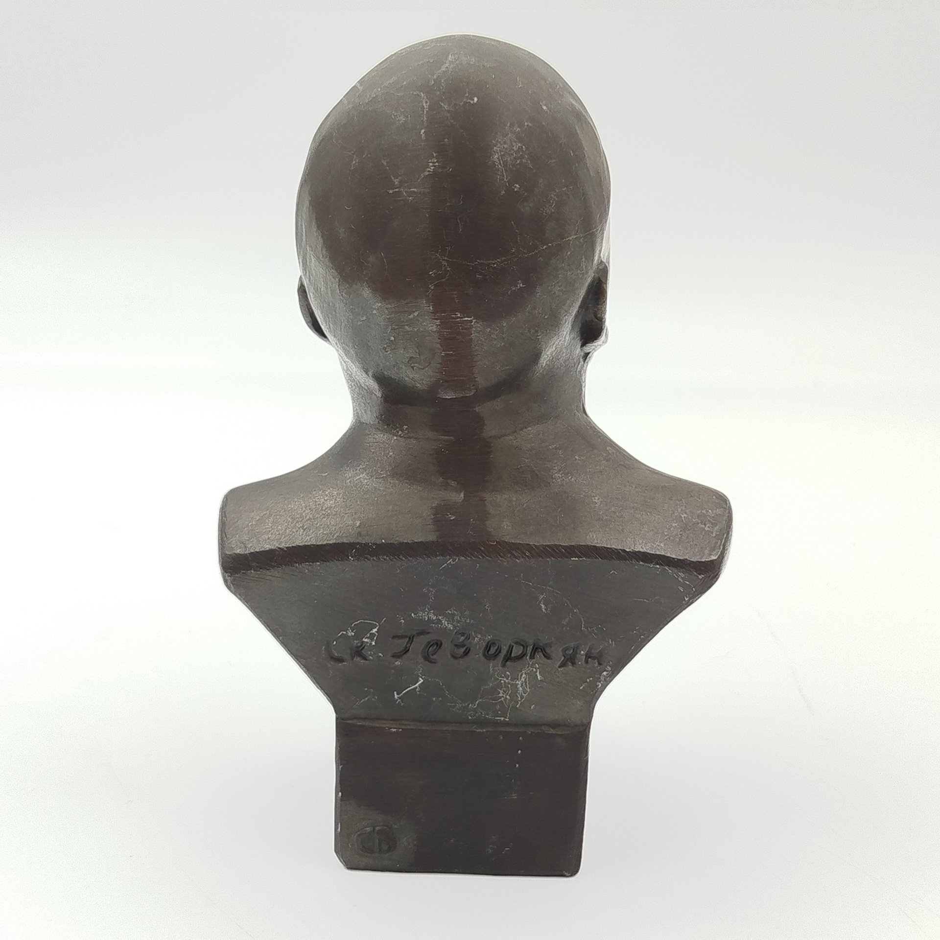 Бюст "В.И. Ленин", автор Геворкян, металл, крашение, Волгоградский опытный завод «Сувенир», СССР, 1960-1980 гг.