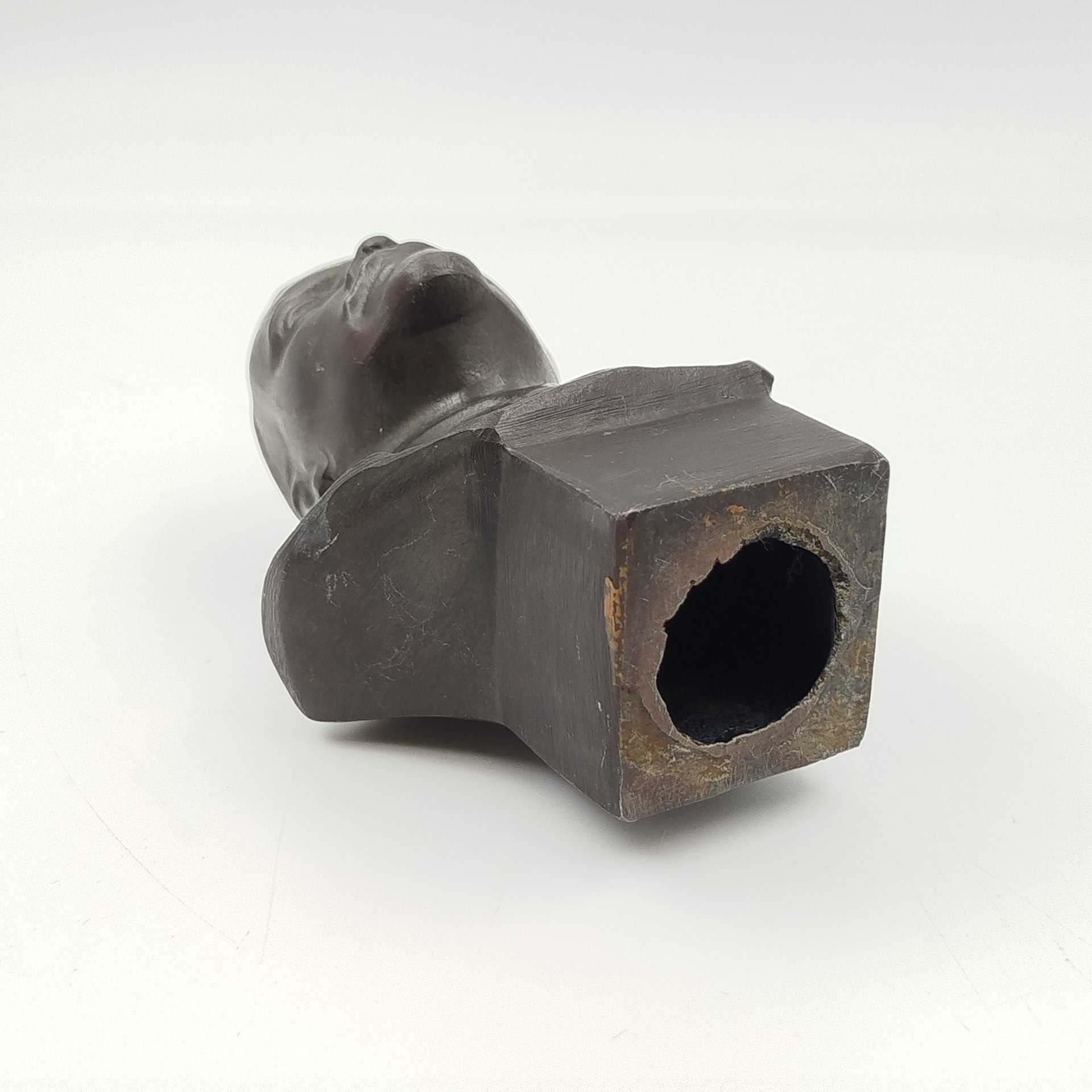 Бюст "В.И. Ленин", автор Геворкян, металл, крашение, Волгоградский опытный завод «Сувенир», СССР, 1960-1980 гг.