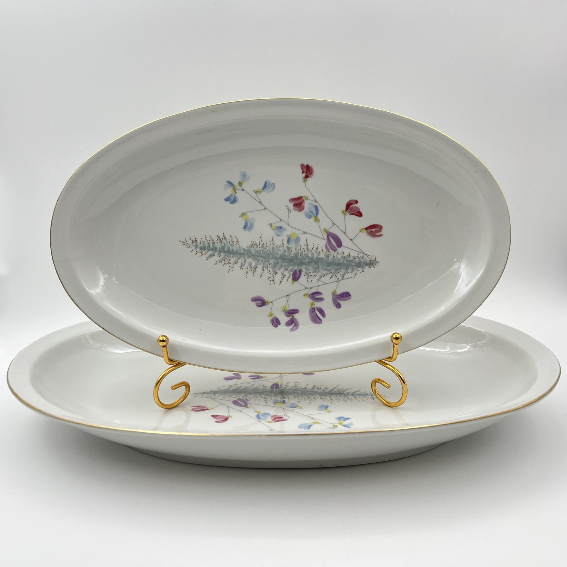 Набор из 2-х больших овальных блюд, украшенных изображением полевых цветов, Porzellanwerke Könitz (OPK), фарфор, деколь, золочение, ГДР, 1954-1962 гг.