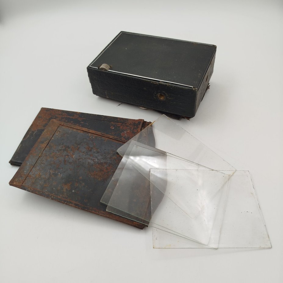 Фотоаппарат "Фотокор-1" в оригинальном кофре, металл, кожа, стекло, ткань, искусственная кожа, Государственный оптико-механический завод имени ОГПУ (ГОМЗ), СССР, 1930-1940 гг.