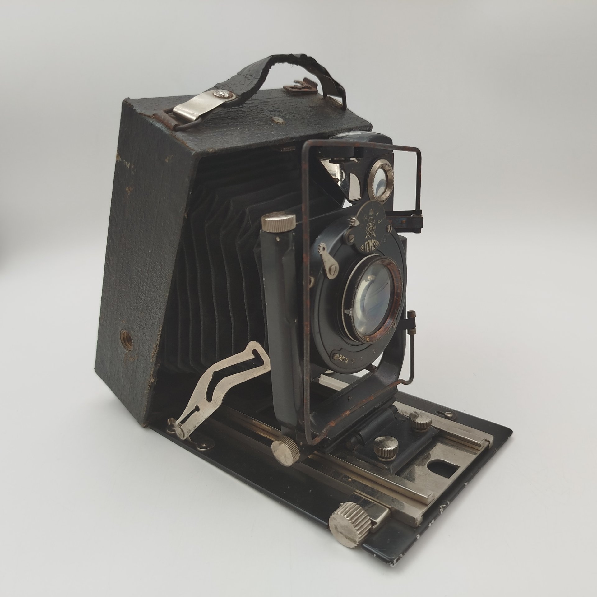 Фотоаппарат "Фотокор-1" в оригинальном кофре, металл, кожа, стекло, ткань, искусственная кожа, Государственный оптико-механический завод имени ОГПУ (ГОМЗ), СССР, 1930-1940 гг., Государственный оптико-механический завод имени ОГПУ (ГОМЗ)