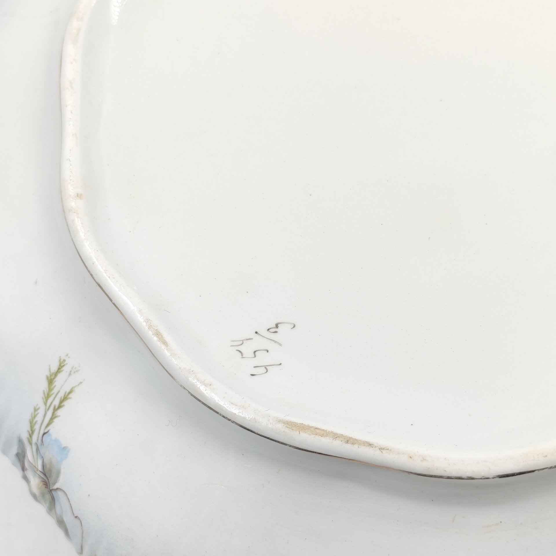 Террина (для подачи горячих блюд) с цветочным декором, Товарищество М.С. Кузнецова в Дрейлингсбуше (K.P.M. Dreylingsbusch)