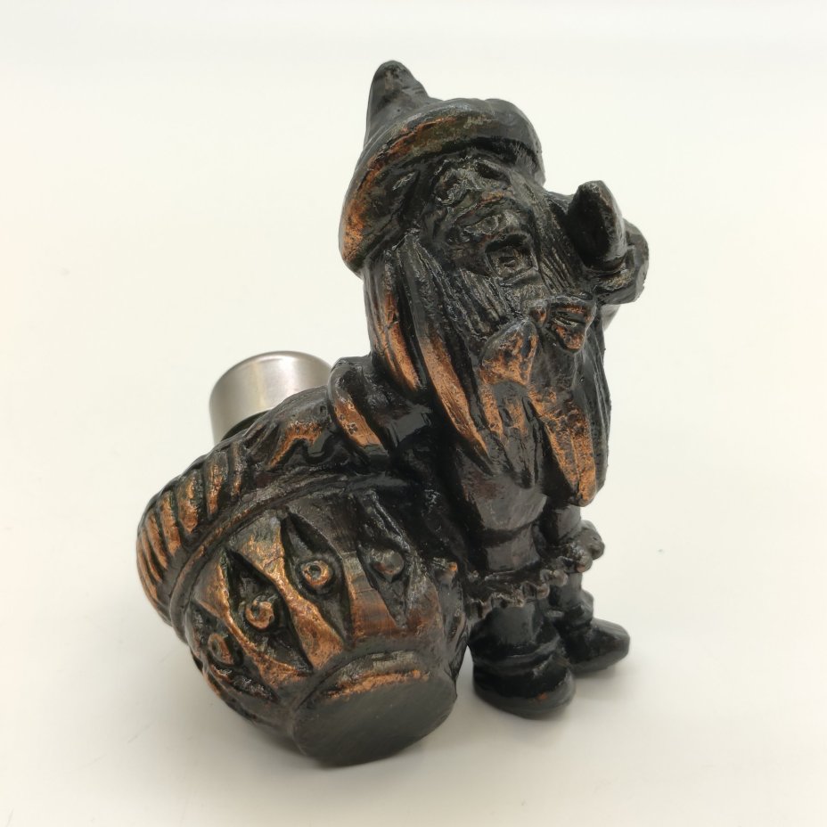 Солонка "Гном с корзиной"