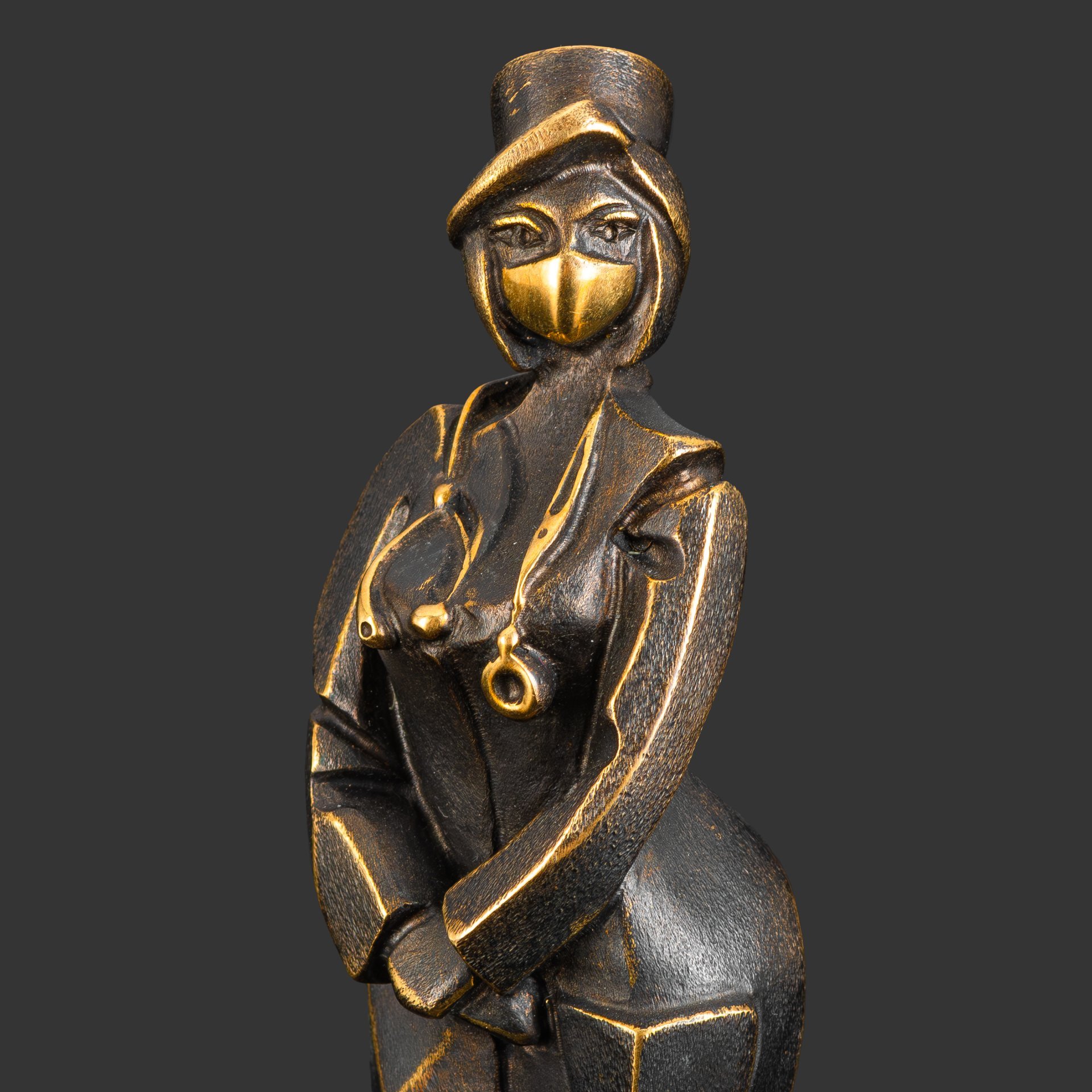 Скульптура "Врач"