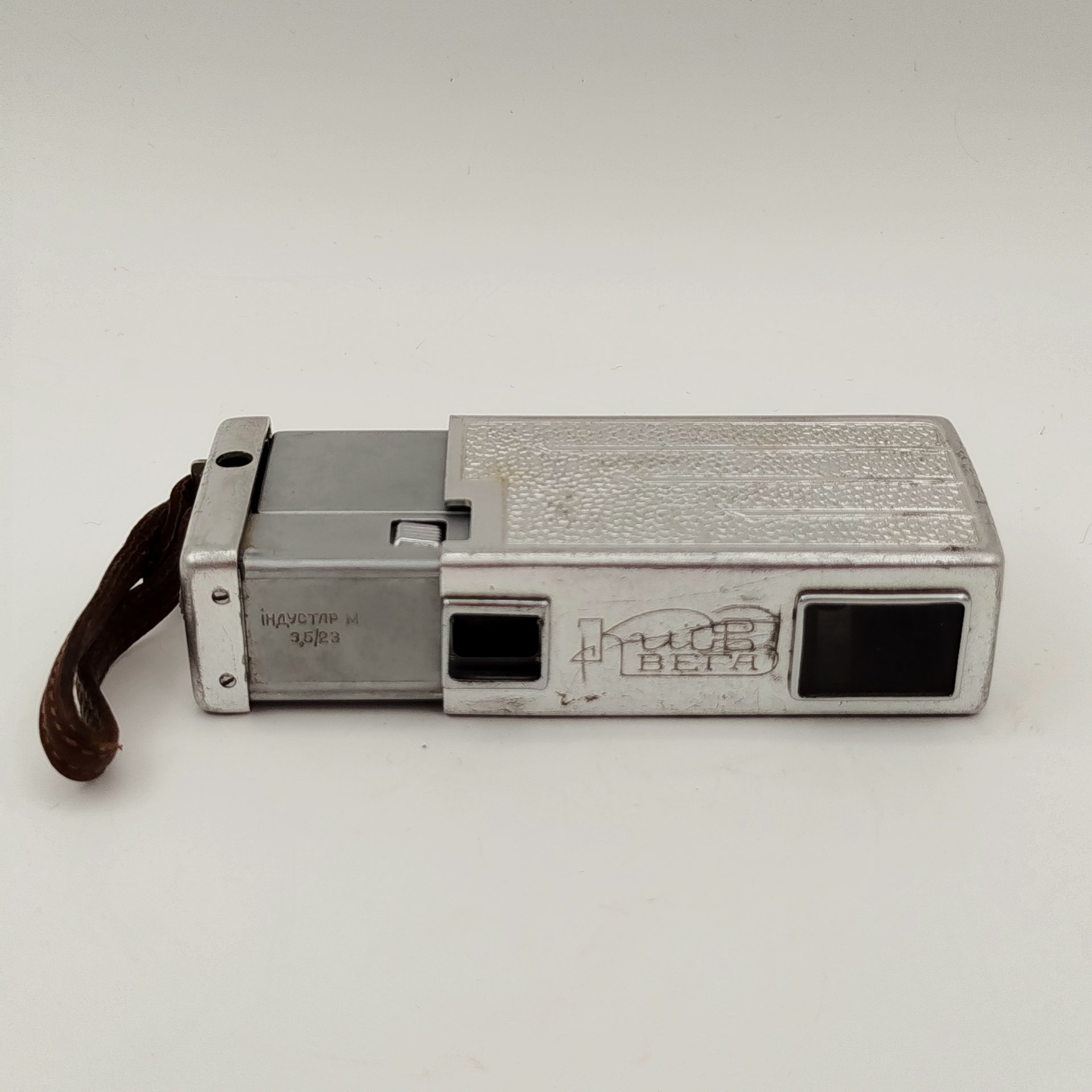 Малоформатная камера (фотоаппарат) «Киев-Вега», металл, пластмасса, Киевский завод «Арсенал», СССР, 1960-1962 гг.