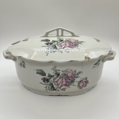 Террина (супница) с декором в виде роз (для подачи горячих блюд), фарфор, деколь, золочение, Государственная Волховская фарфорово-фаянсовая фабрика «Коминтерн», СССР, 1921-1927 гг.