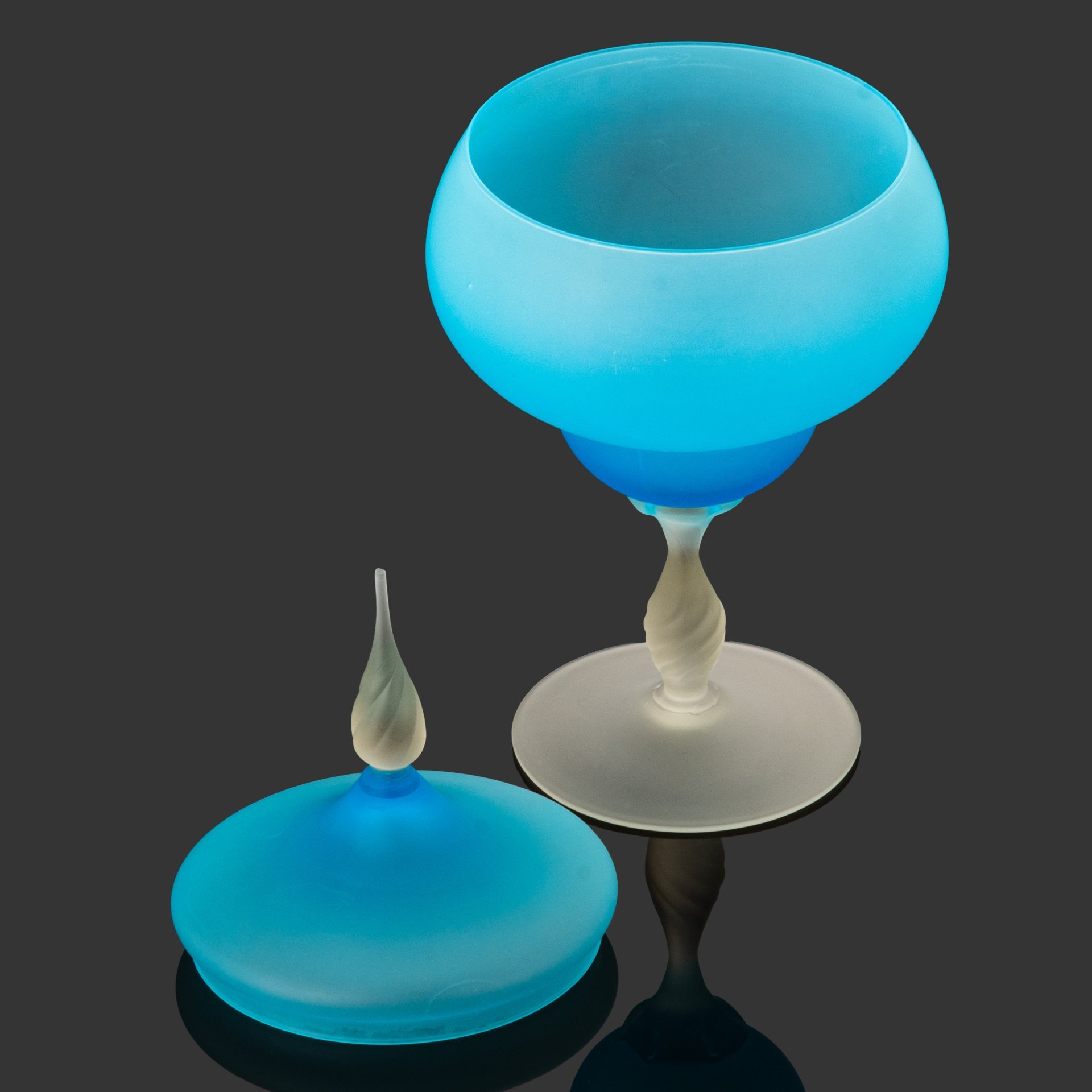 Ваза для десертов (бонбоньерка, конфетница) Empoli Glass Opaline, Тоскана, стекло, матовое, Италия, 1950-1960 гг.