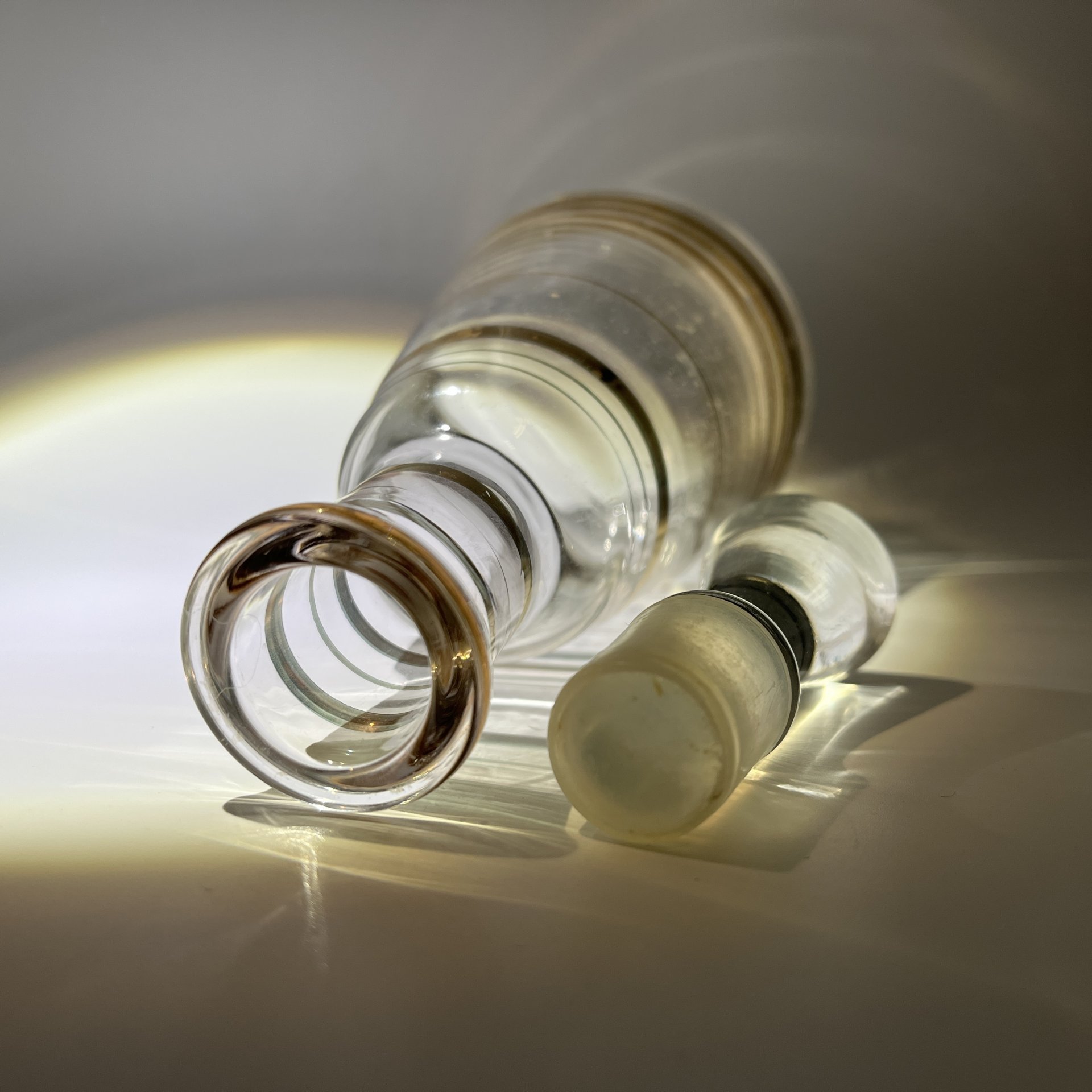 Штоф с линейным декором (в подборе), стекло, золочение, СССР, 1970-1990 гг.