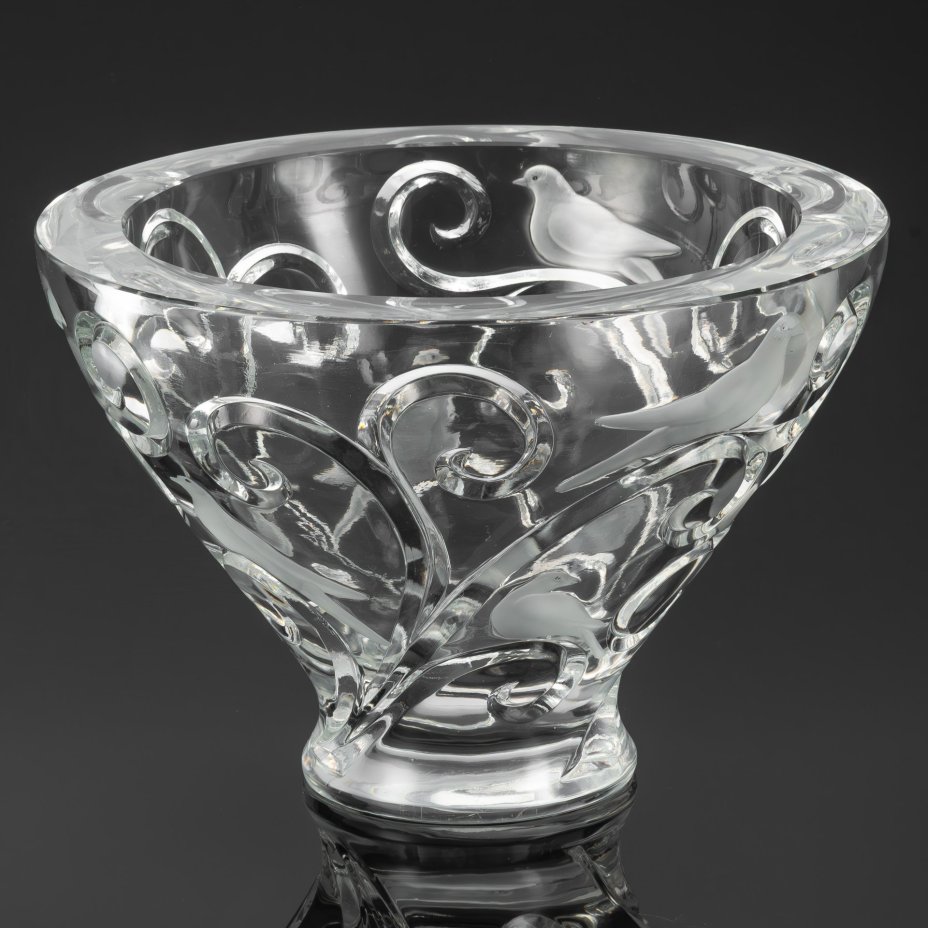 Ваза (фруктовница) "Verona", украшенная изображением птиц и завитков, хрусталь, резьба, матирование, Lalique (Лалик), Франция, 1970-1980 гг.