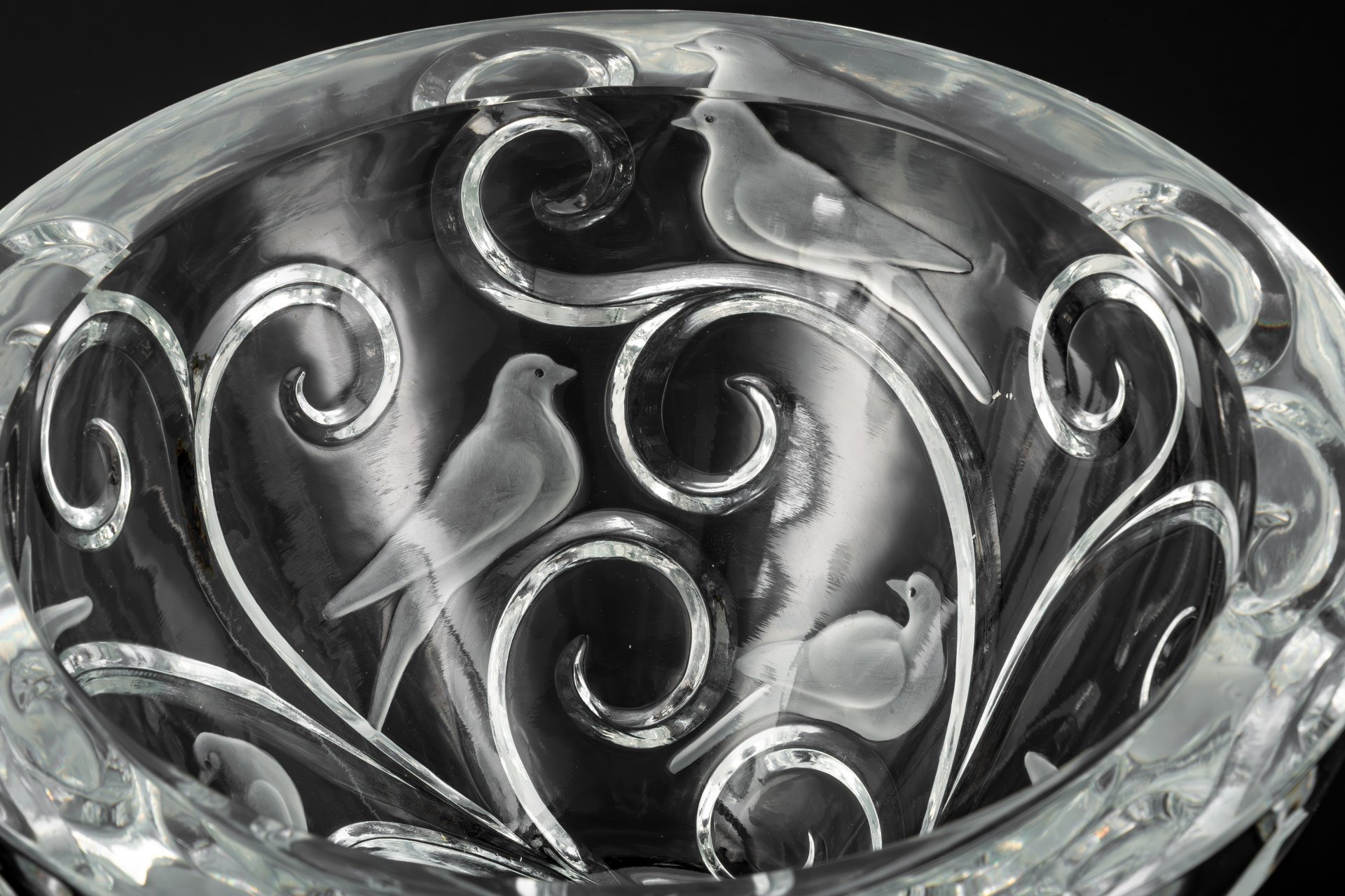 Ваза (фруктовница) "Verona", украшенная изображением птиц и завитков, хрусталь, резьба, матирование, Lalique (Лалик), Франция, 1970-1980 гг.