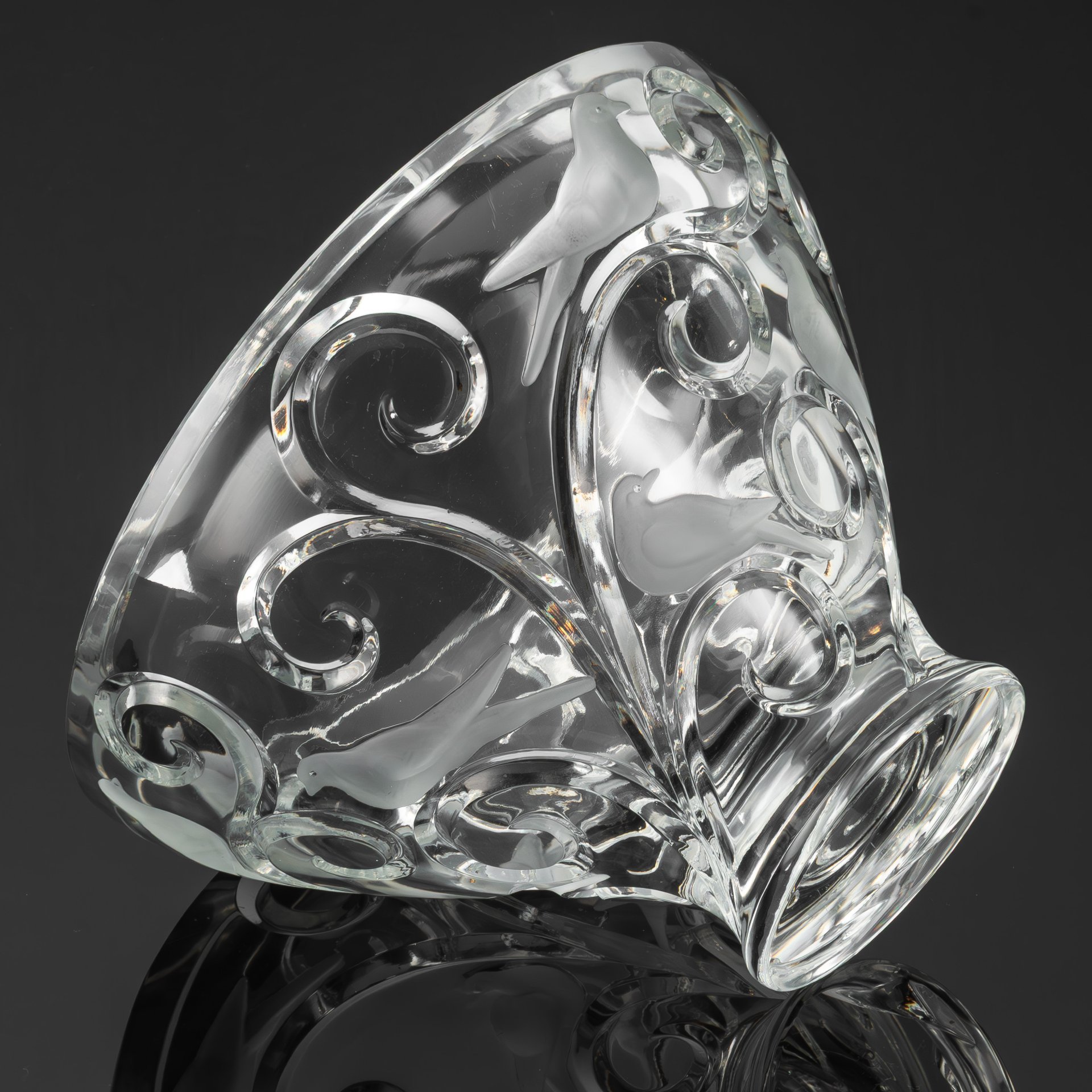 Ваза (фруктовница) "Verona", украшенная изображением птиц и завитков, хрусталь, резьба, матирование, Lalique (Лалик), Франция, 1970-1980 гг.