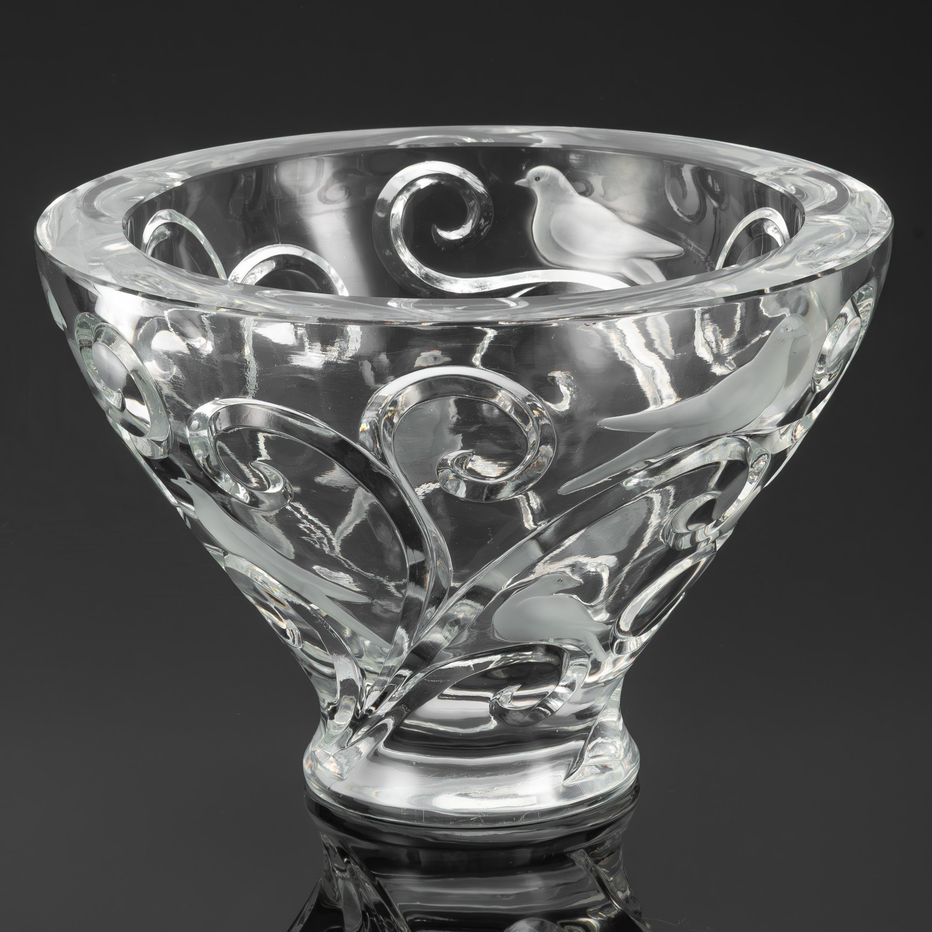 Ваза (фруктовница) "Verona", украшенная изображением птиц и завитков, Lalique (Лалик)