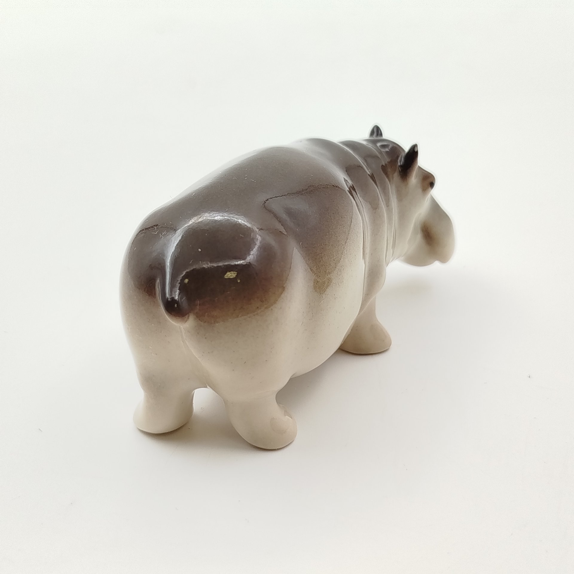Статуэтка "Бегемотик Матильда", автор формы М.Ю. Никольская, фарфор, аэрография, Ленинградский фарфоровый завод (ЛФЗ), СССР, 1991-2005 гг.