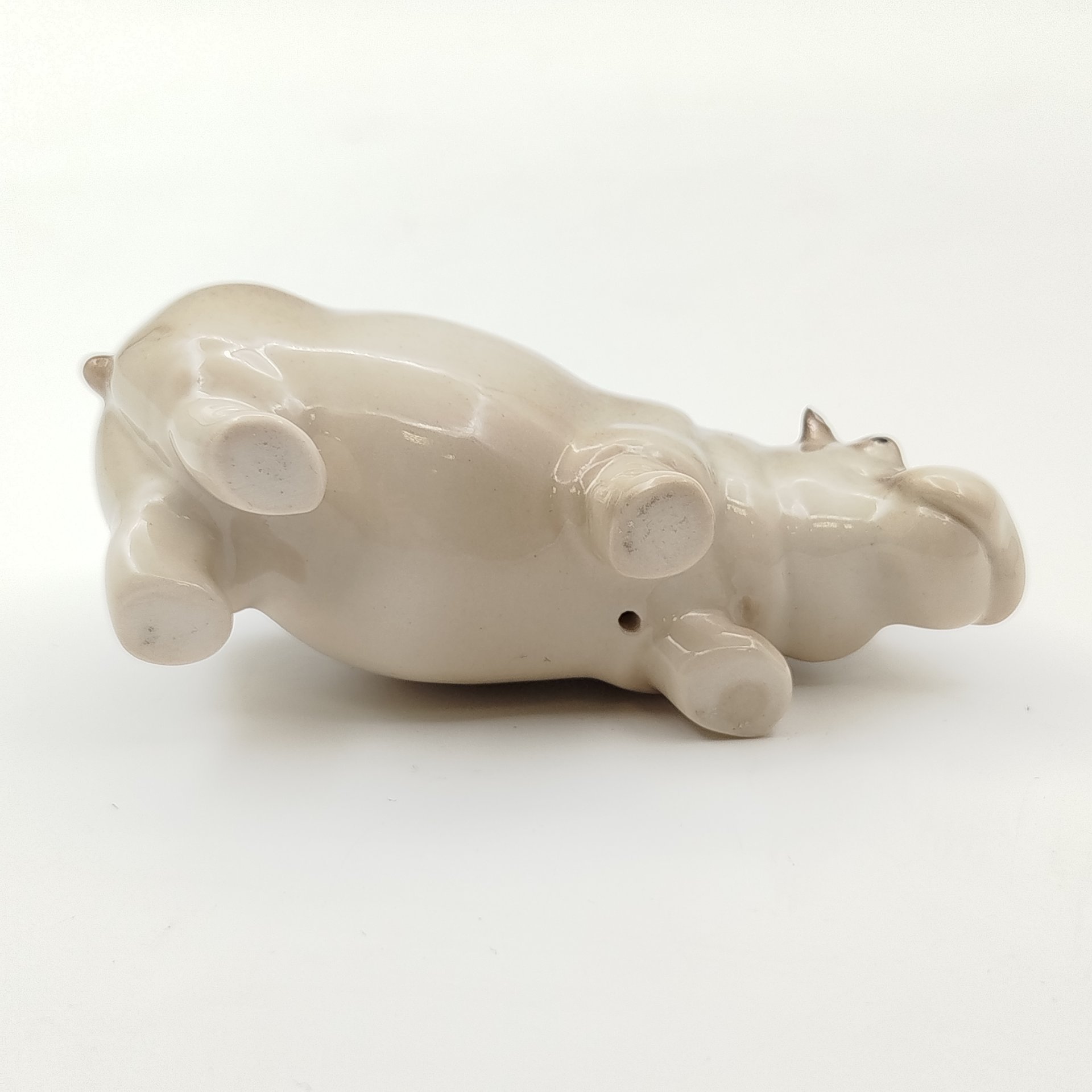 Статуэтка "Бегемотик Матильда", автор формы М.Ю. Никольская, фарфор, аэрография, Ленинградский фарфоровый завод (ЛФЗ), СССР, 1991-2005 гг.