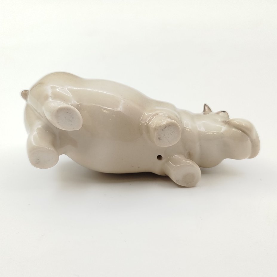 Статуэтка "Бегемотик Матильда", автор формы М.Ю. Никольская, фарфор, аэрография, Ленинградский фарфоровый завод (ЛФЗ), СССР, 1991-2005 гг.