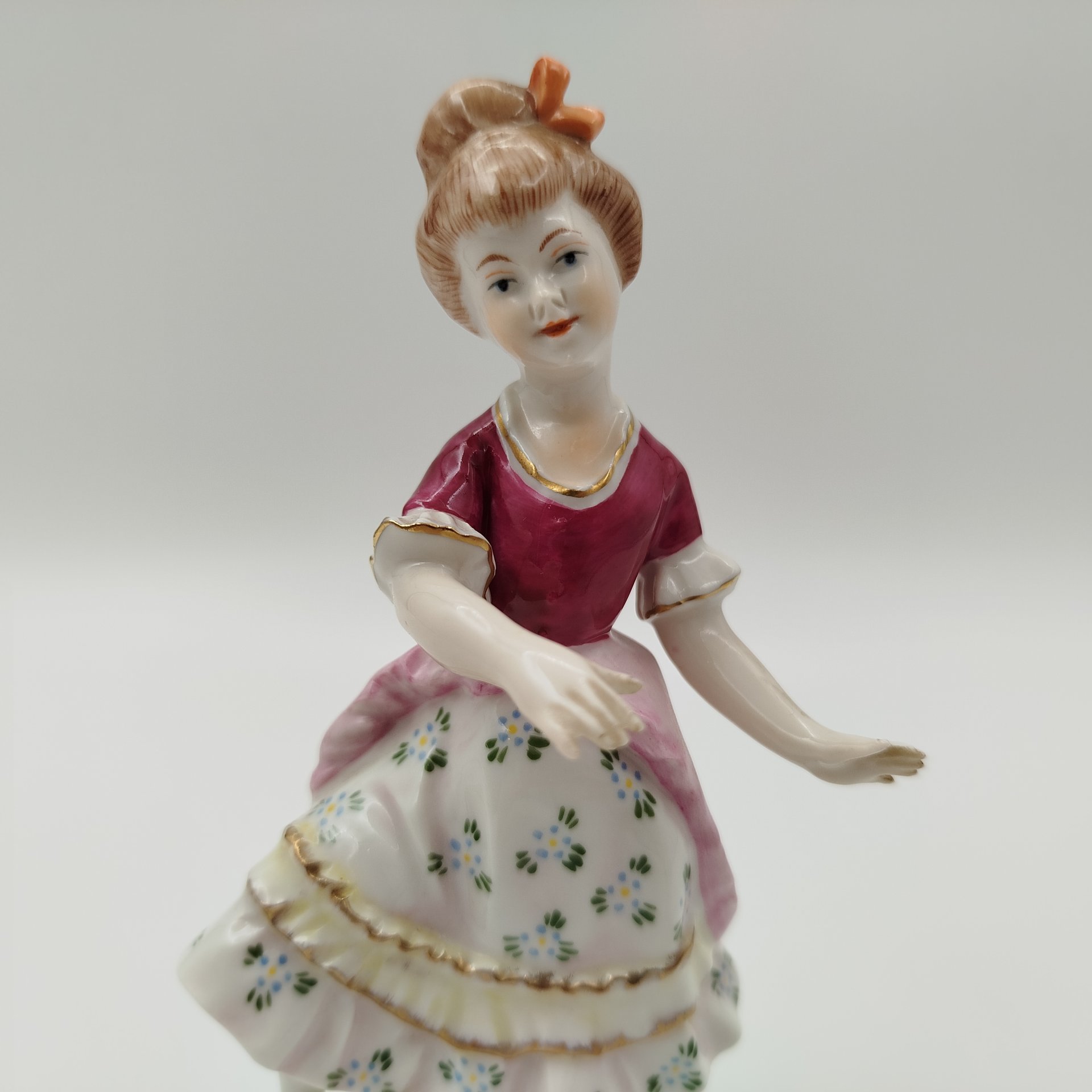 Статуэтка "Танцующая дама"